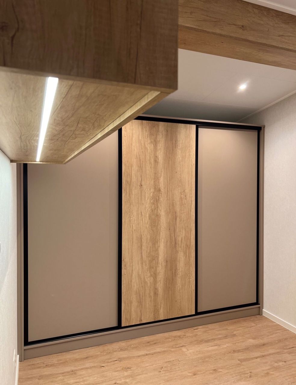 Maison mobile T1 4 saisons – 40 x 10 pi – Finition premium – Année 2025 couleur rouge